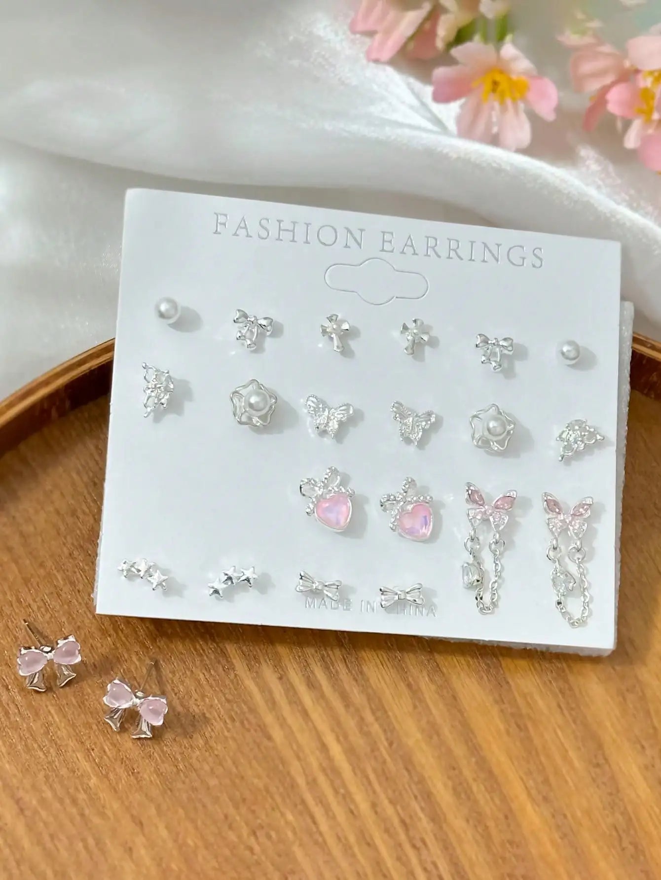 Cat Eye Stud Earrings Set With Bow And Glitter Rhinestones Zinc Alloy