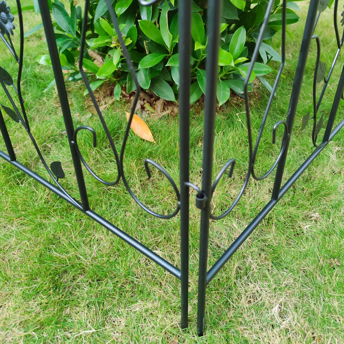 Decorative Powder Coated Steel Garden Fence Panel, 5 Pack Folding Border Fence