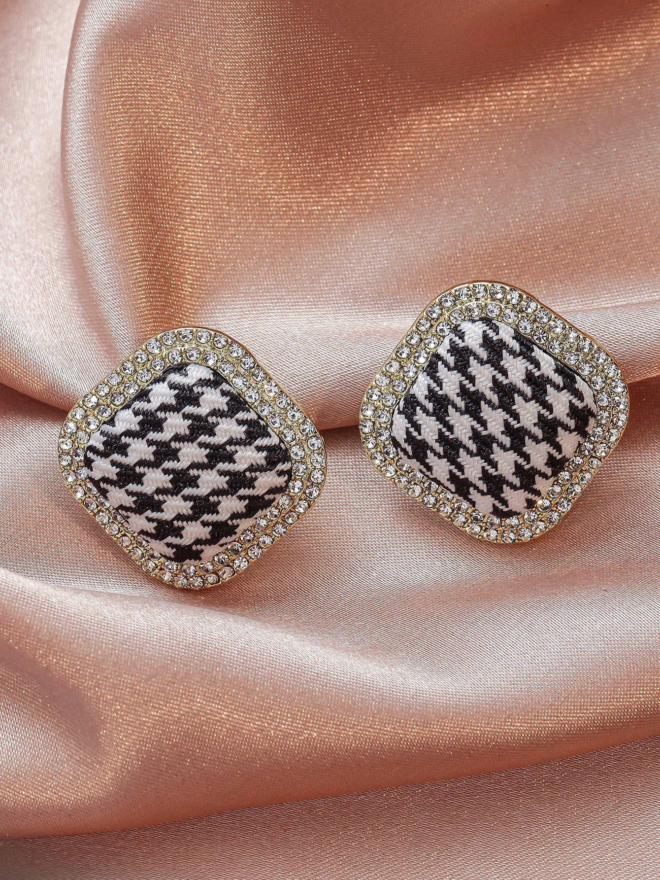 Houndstooth Stud Earrings With Rhinestone Border Gold Tone