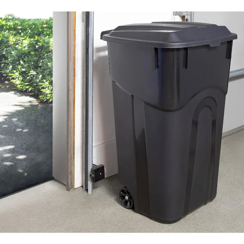 Wheeled Outdoor Trash Can Snap Lock Lid Heavy Duty Handles